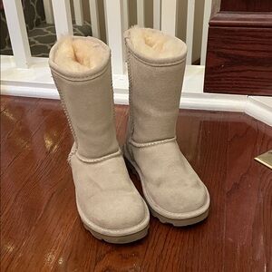 BearPaw Light Tan Shearling Boots